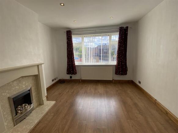 2 bed Semi-Detached to rent Image 4
