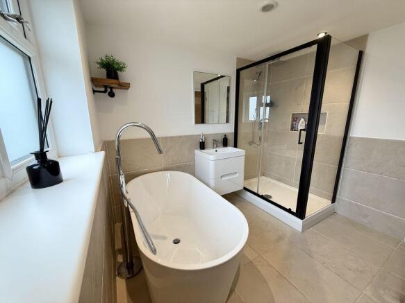 Bath/Shower Suite