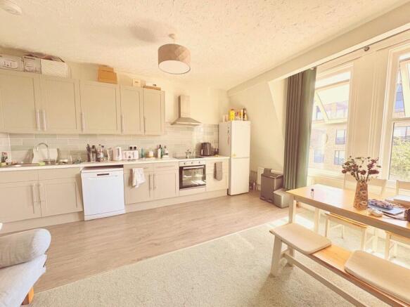 2 bed flat to rent Heath Road, Twickenham TW1