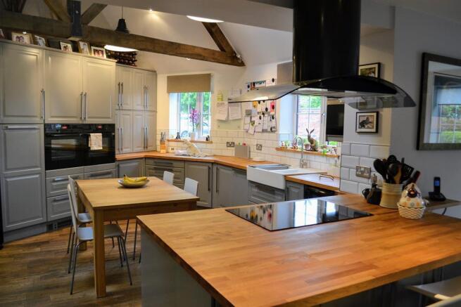OPEN PLAN KITCHEN DINER