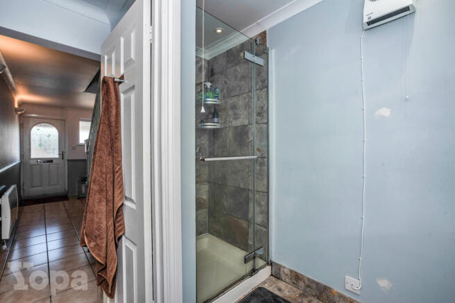 Bathroom (Ground Floor)