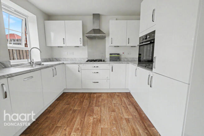 4 bed Detached for sale Image 7