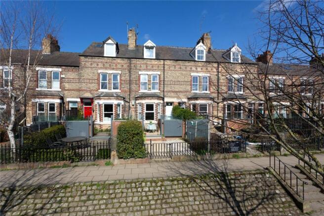 4 bed Terraced for sale Image 12