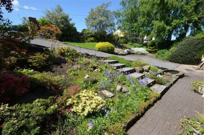 FRONT GARDEN