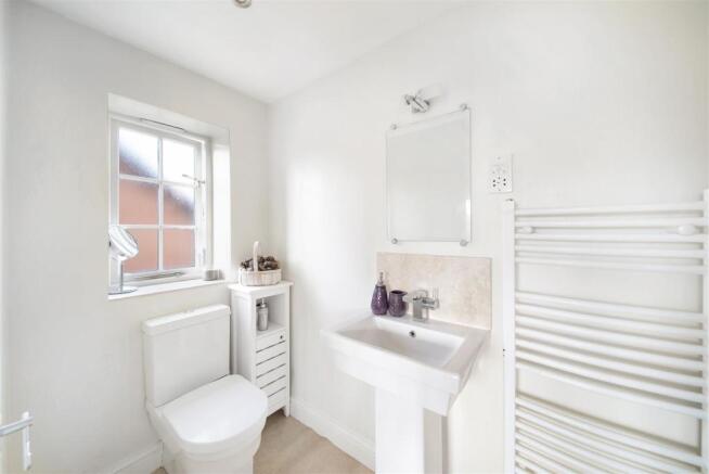 MASTER EN-SUITE