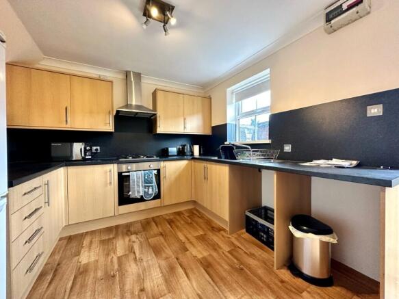 3 bed End of Terrace to rent Image 4