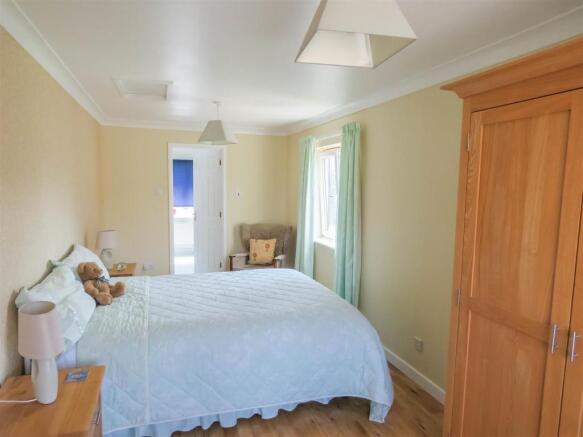 Master Bedroom 1.JPG