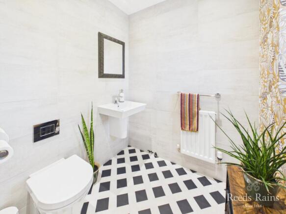4 bed Detached for sale Image 7