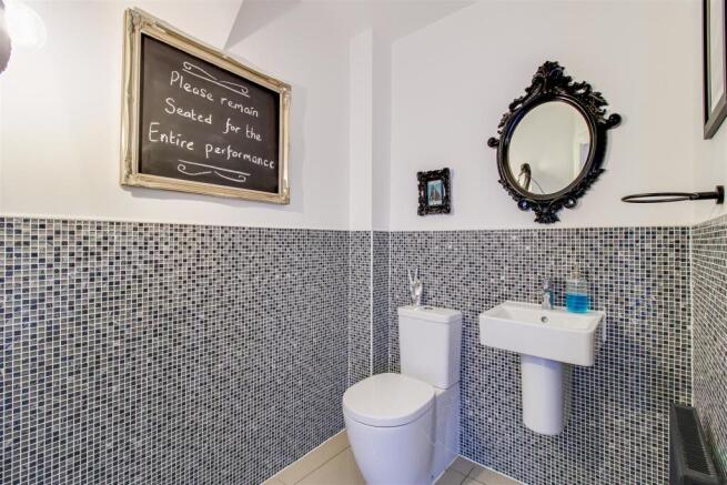 4 bed Detached for sale Image 8