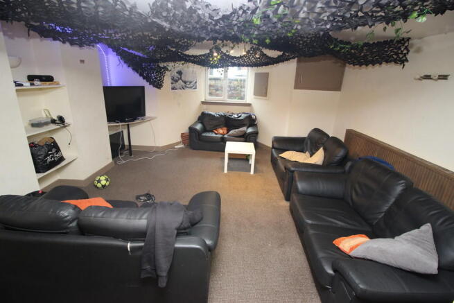 10 bed Terraced to rent Image 8