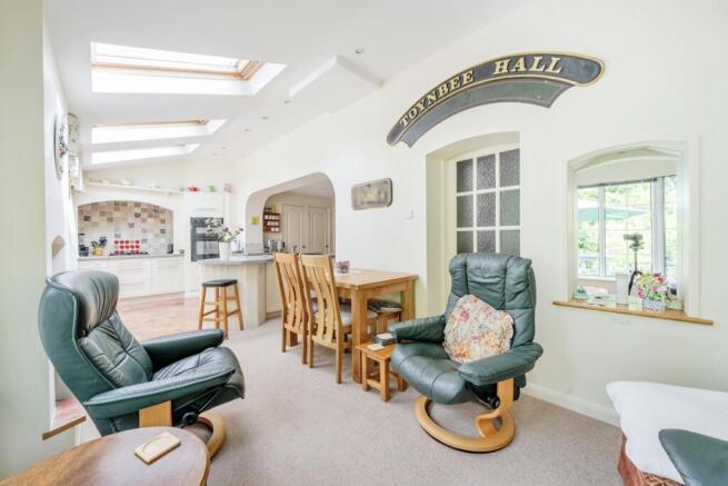 4 bed Detached for sale Image 11