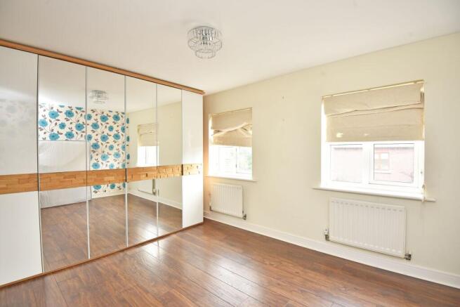 3 bed Town House for sale Image 5