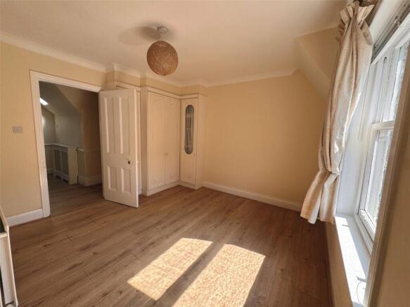 2 bed Apartment to rent Image 4