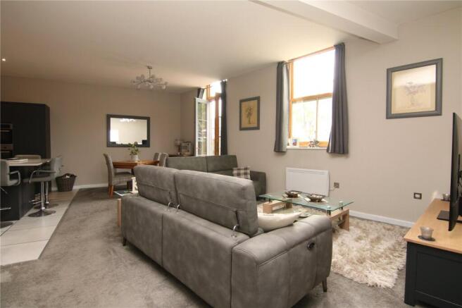 3 bed Flat for sale Image 7