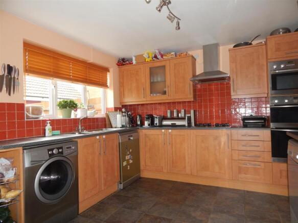 KITCHEN/BREAKFAST RO