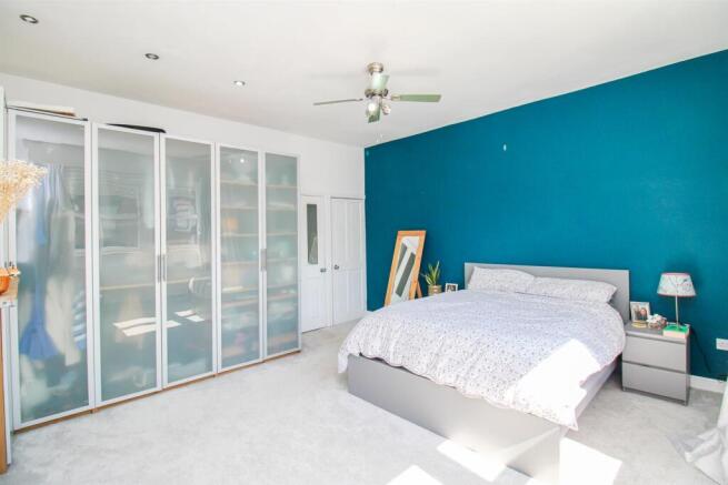 2 bed Terraced for sale Image 8