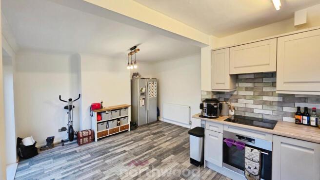 3 bed Semi-Detached for sale Image 10
