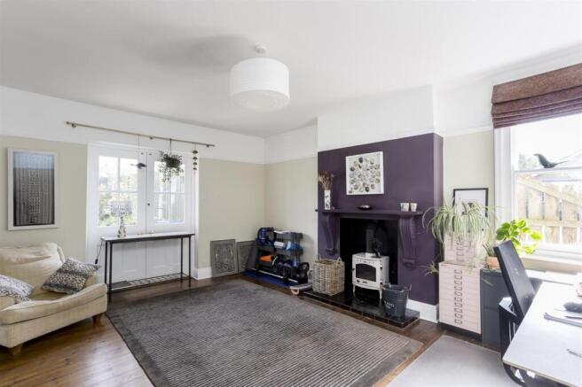 5 bed Detached for sale Image 9