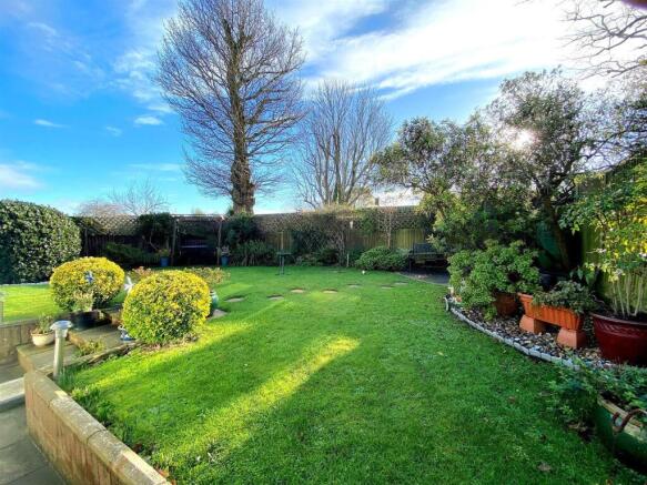 20 Windmill Drive - Garden1.jpg