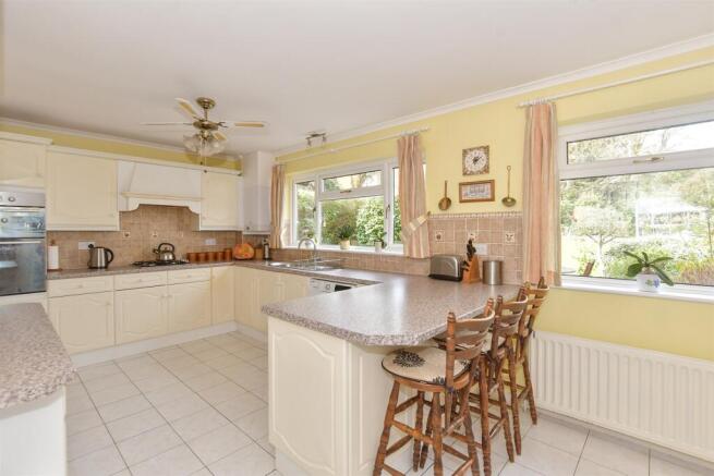 Kitchen/ Breakfast Room