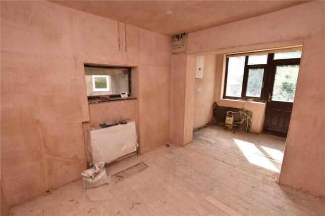 5 bed Semi-Detached for sale Image 4
