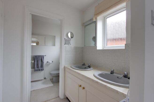 Ensuite to Bed 1