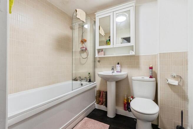 2 bed Ground Flat for sale Image 8