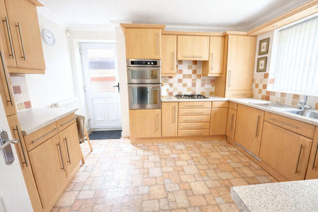 Kitchen/ Breakfast Room