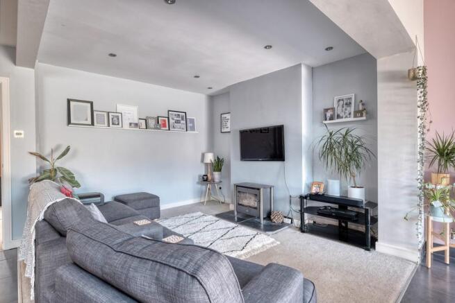 Kitchen / Lounge ...