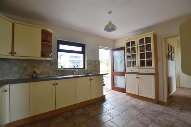 kitchen..JPG