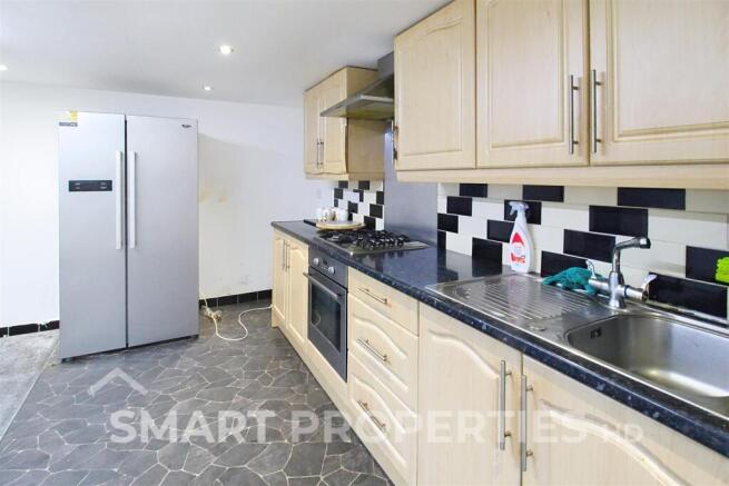 3 bed Terraced to rent Image 5