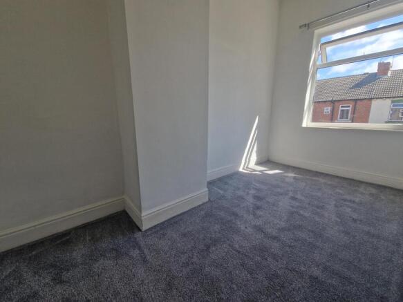 2 bed Terraced to rent Image 6