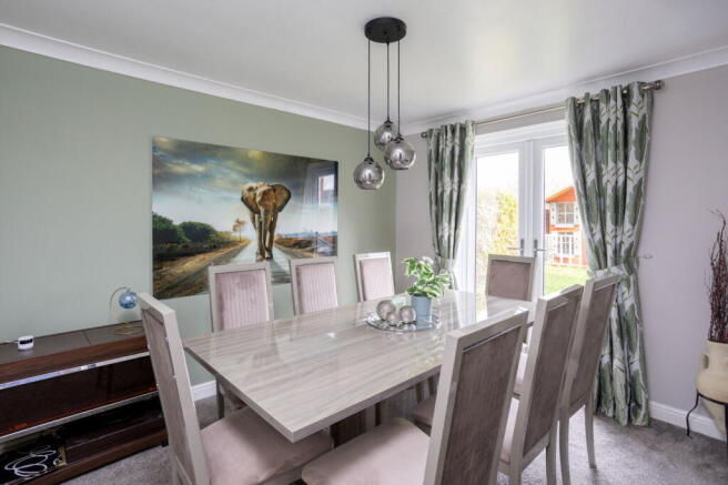 5 bed Detached for sale Image 10