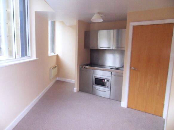 Studio to rent Image 8