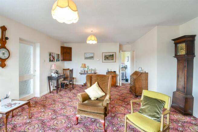 LIVING/DINING ROOM