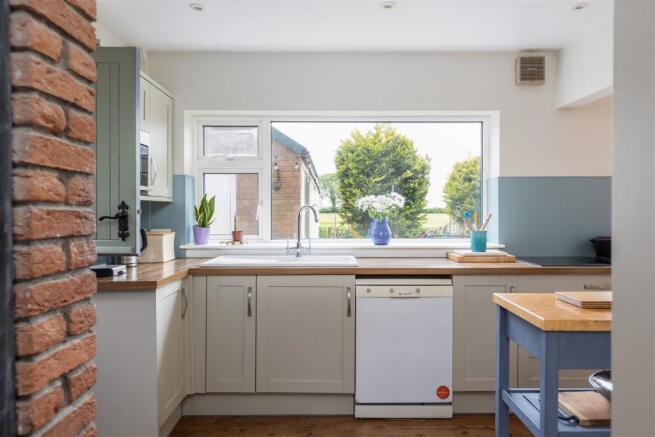 Manor Park 18 Kitchen-3.jpg