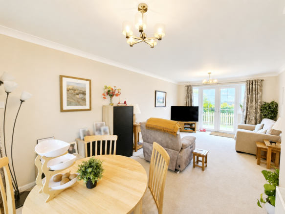 2 bed Flat for sale Image 4