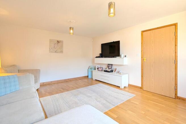 4 bed Detached for sale Image 11