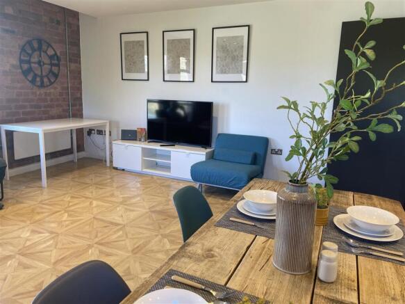 2 bed Apartment to rent Image 9