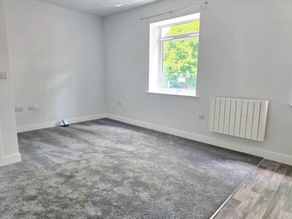 2 bed Flat to rent Image 4