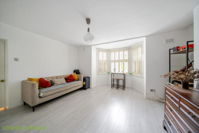 1842ce63-f83c-4b4...