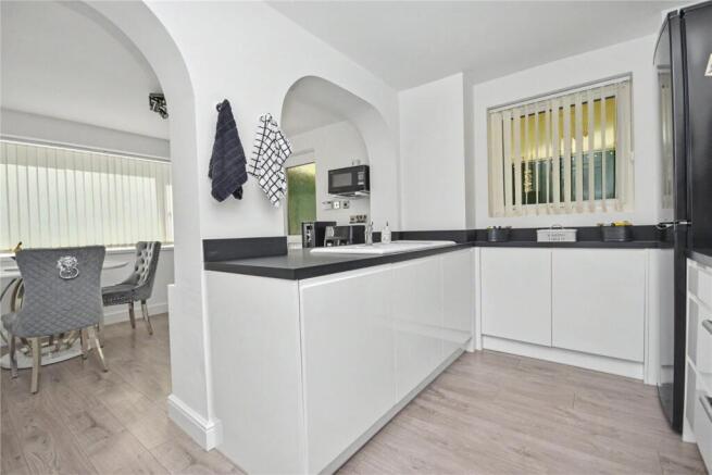 3 bed Semi-Detached for sale Image 12