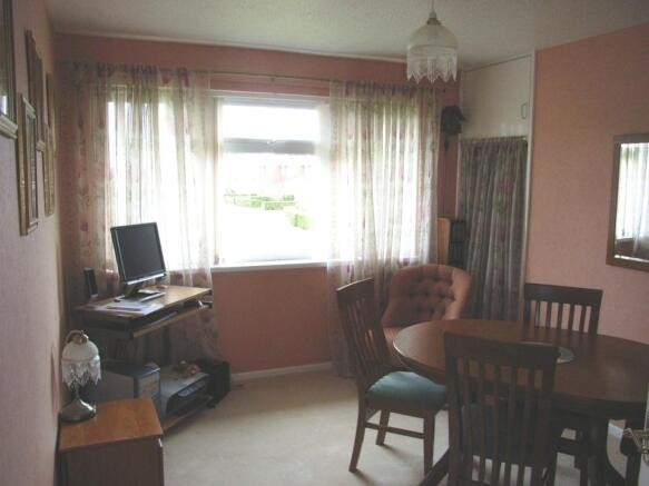 Bedroom2/Dining Room