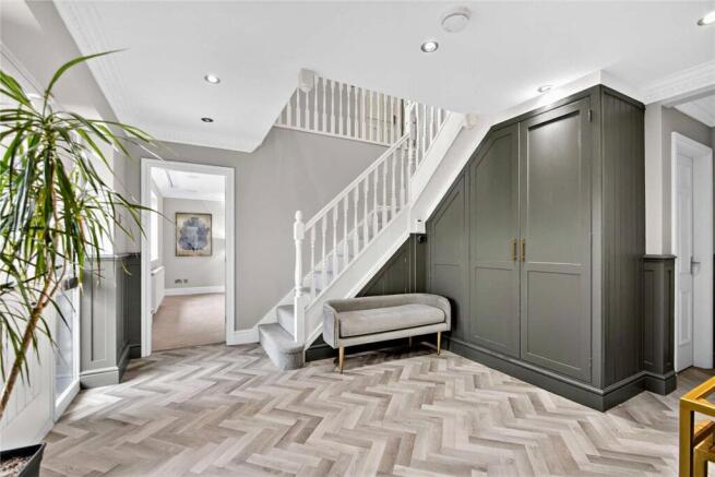 5 bed Detached for sale Image 6