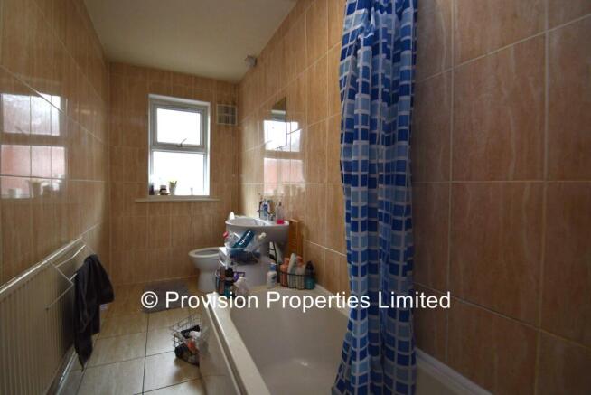 4 bed Terraced to rent Image 5