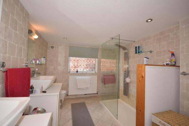 EN SUITE1.jpg
