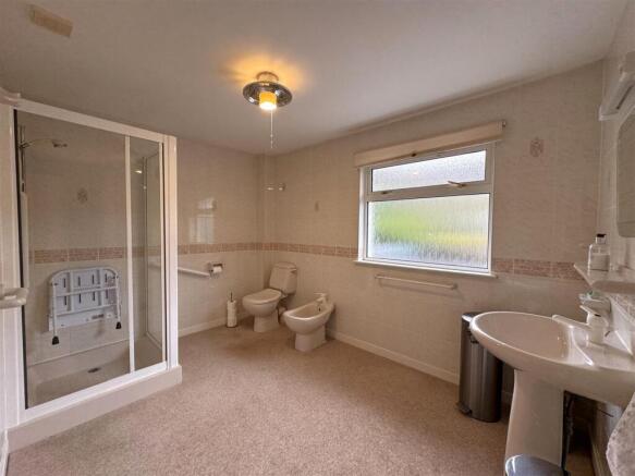 ENSUITE.JPG