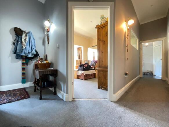 3 bed Apartment for sale Image 8