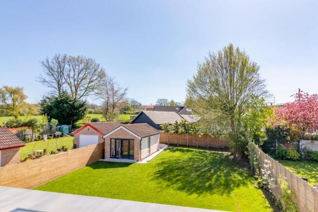 4 bed House for sale Image 12