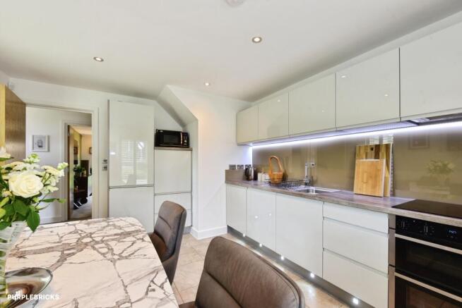 4 bed Semi-Detached for sale Image 12